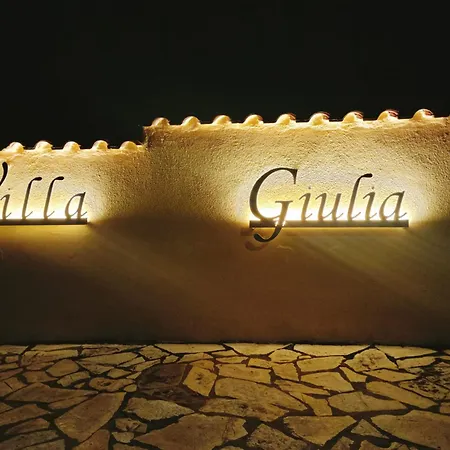 Giulia 카스트로빌라리