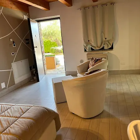 Giulia カストロヴィッラリ